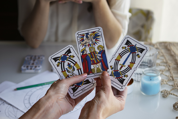 photo guidance carte tarot oracle de l ame hypnose hypnotherapeute tirage carte medium montauban tarn et garonne